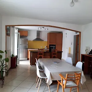  Hébergement de vacances Maison De Village Spacieuse Et